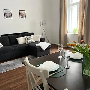 Lovely Havanska - With Free Parking Apartman
